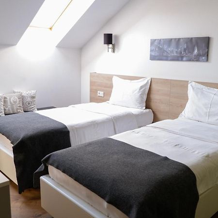 Casa M Hotel Oradea Luaran gambar